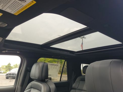 New 2027 Lincoln Navigator Reserve w/ Jet Appearance Package AWD/4WD image 11