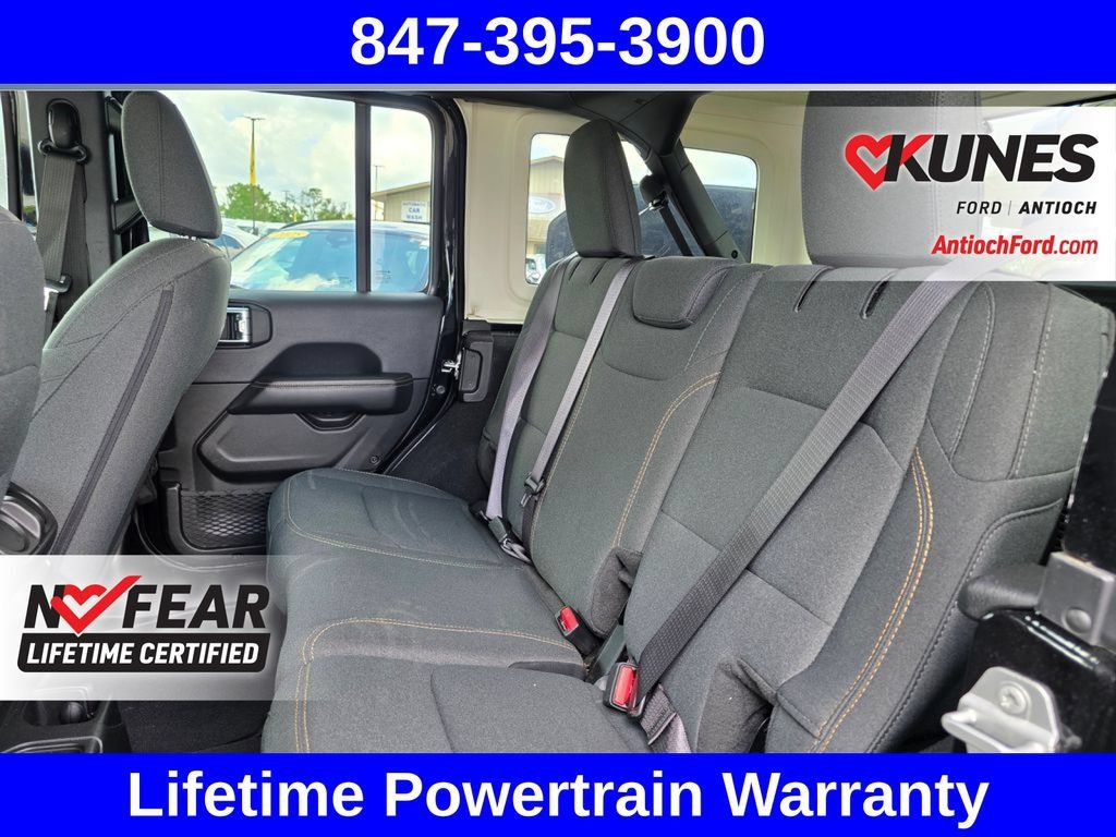 Used 2025 Jeep Wrangler Unlimited Sahara AWD/4WD image 30