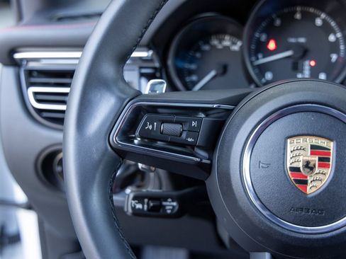 Certified 2025 Porsche Macan AWD/4WD image 37