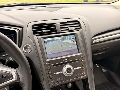 Used 2018 Ford Fusion Titanium FWD image 34