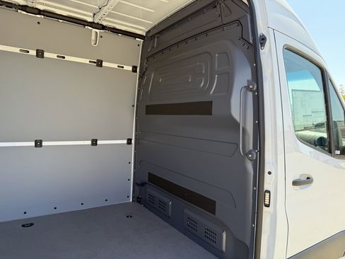 New 2025 Mercedes-Benz Sprinter 2500 image 8