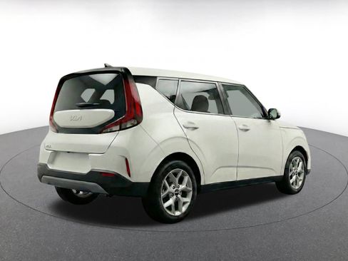 Used 2025 Kia Soul LX w/ LX Technology Package FWD image 7