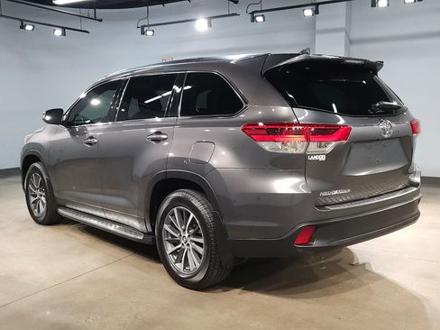 Used 2019 Toyota Highlander XLE FWD image 5