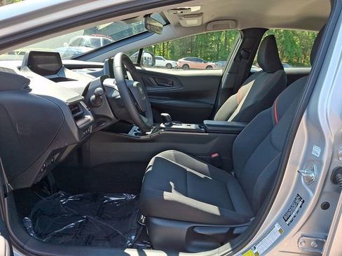 Used 2025 Toyota Prius Plug-In Hybrid FWD image 15