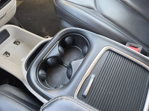 Used 2023 Chrysler Pacifica Touring-L FWD image 30