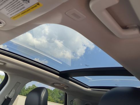 Certified 2019 Ford Edge Titanium FWD image 18