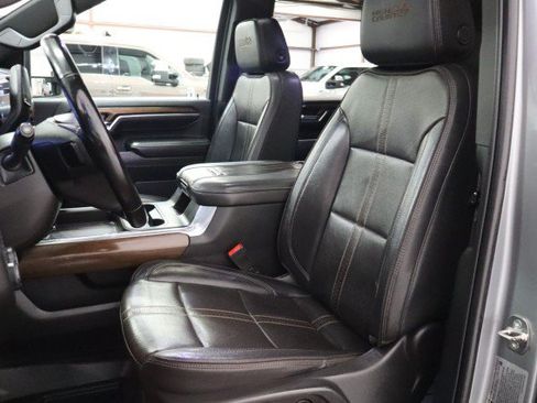 Used 2024 Chevrolet Silverado 2500 High Country w/ High Country Premium Package AWD/4WD image 44