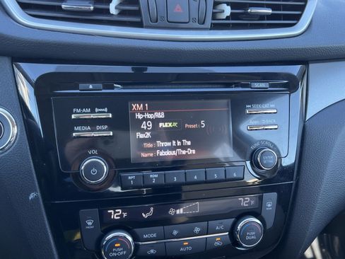 Used 2015 Nissan Rogue SV w/ SV Moonroof Package image 15