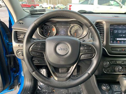 Used 2019 Jeep Cherokee Trailhawk w/ Cold Weather Group image 11
