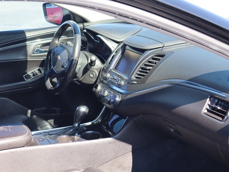 Used 2016 Chevrolet Impala LT FWD image 4