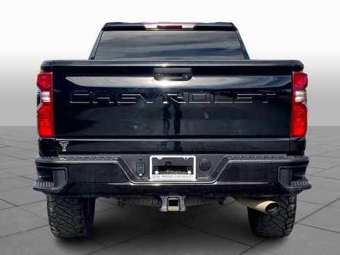 Used 2024 Chevrolet Silverado 2500 Custom image 4