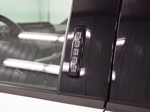 Used 2023 Ford F150 Lariat w/ Equipment Group 502A High AWD/4WD image 15