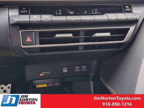 Used 2025 Toyota Camry SE w/ Multimedia Upgrade Package AWD/4WD image 20