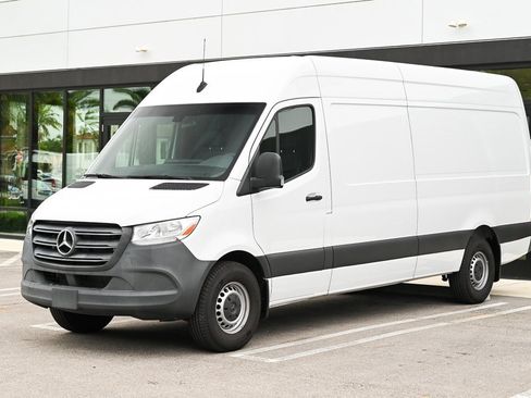 Used 2022 Mercedes-Benz Sprinter 2500 image 1