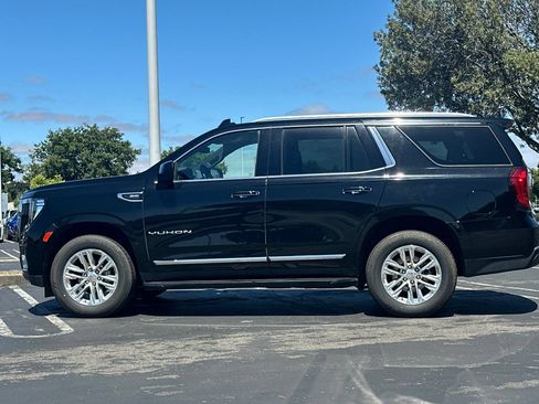 Used 2024 GMC Yukon SLT AWD/4WD image 7