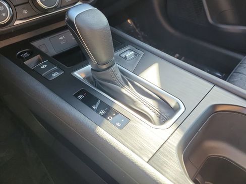 Used 2025 Nissan Kicks SV image 14