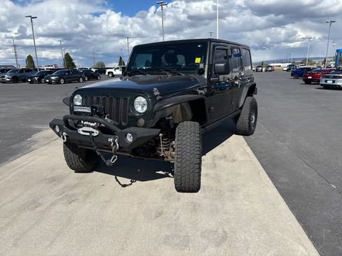 Used 2012 Jeep Wrangler Unlimited Rubicon w/ Max Tow Pkg AWD/4WD image 7