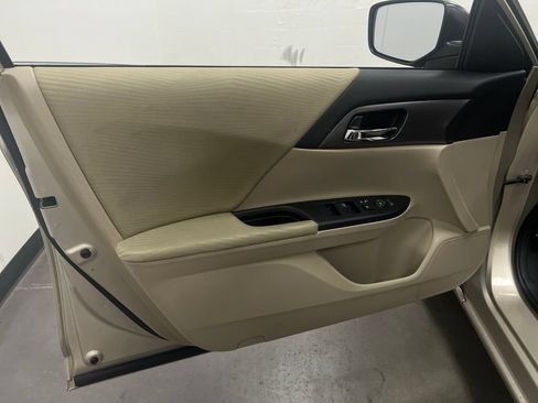 Used 2015 Honda Accord LX image 13