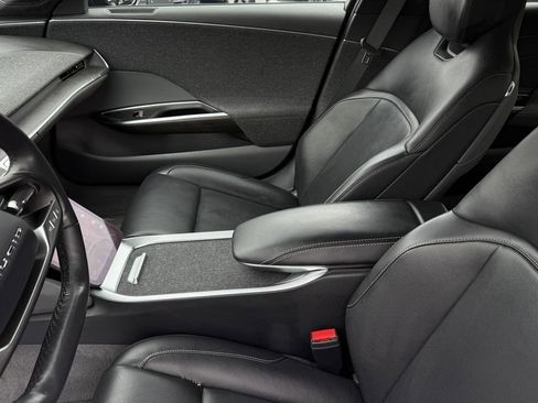 Used 2024 Lucid Air Touring image 27