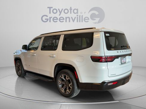 Used 2023 Jeep Wagoneer Series III w/ Preferred Equipment Group AWD/4WD image 4