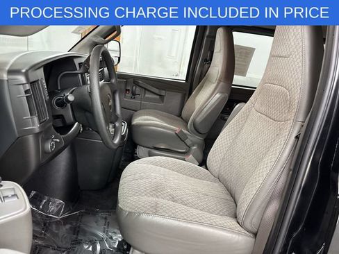 Used 2025 Chevrolet Express 3500 LT w/ LT Preferred Equipment Group RWD image 3