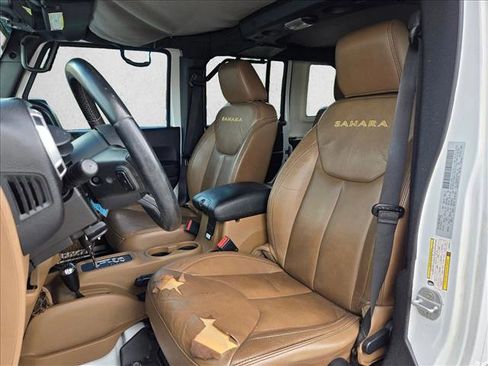 Used 2015 Jeep Wrangler Unlimited Sahara w/ Connectivity Group image 15