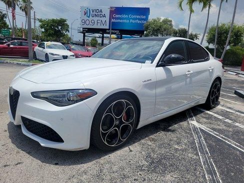 Used 2023 Alfa Romeo Giulia Veloce RWD image 3