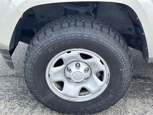 Used 2022 Toyota Tacoma SR AWD/4WD image 12