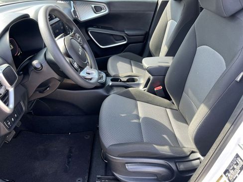 Used 2025 Kia Soul LX w/ LX Technology Package image 23