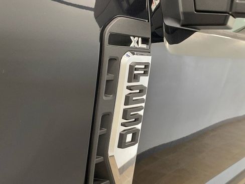 New 2026 Ford F250 XL w/ XL Chrome Package image 15