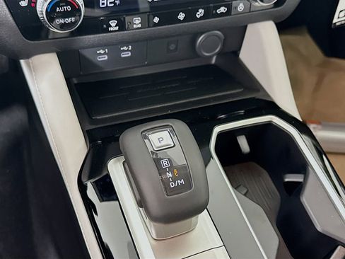 New 2026 Mitsubishi Outlander SE image 17