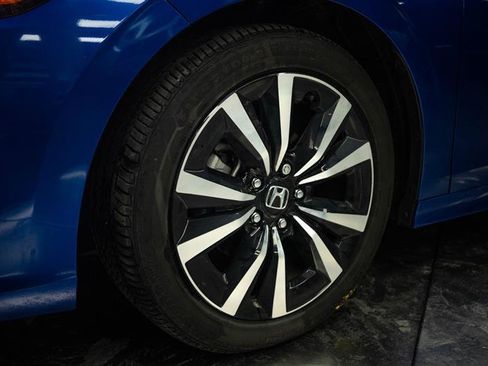 Used 2024 Honda Civic EX image 3