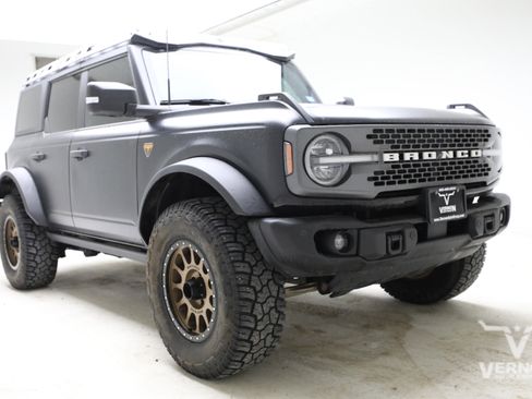 Used 2023 Ford Bronco Badlands image 6