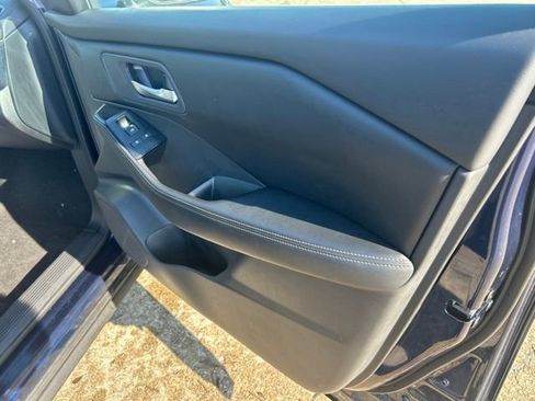 Used 2024 Nissan Rogue SV FWD image 8