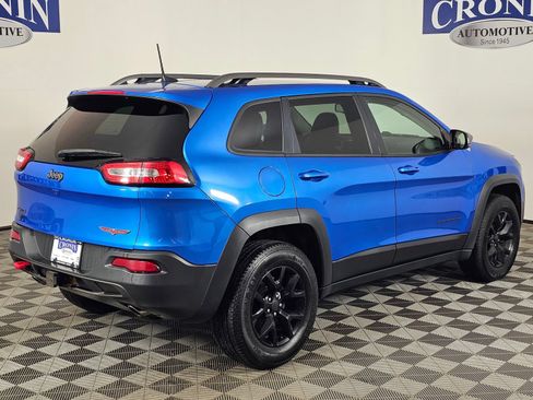 Used 2017 Jeep Cherokee Trailhawk AWD/4WD image 32