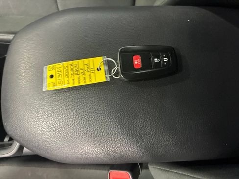 Used 2025 Toyota RAV4 XLE AWD/4WD image 15