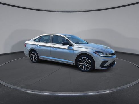 Used 2025 Volkswagen Jetta Sport image 2