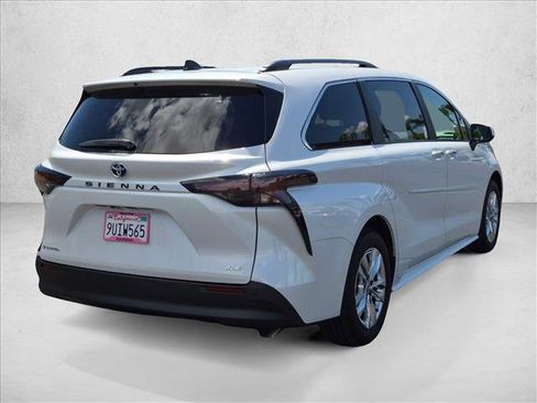 Used 2025 Toyota Sienna XLE w/ XLE Plus Package AWD/4WD image 5