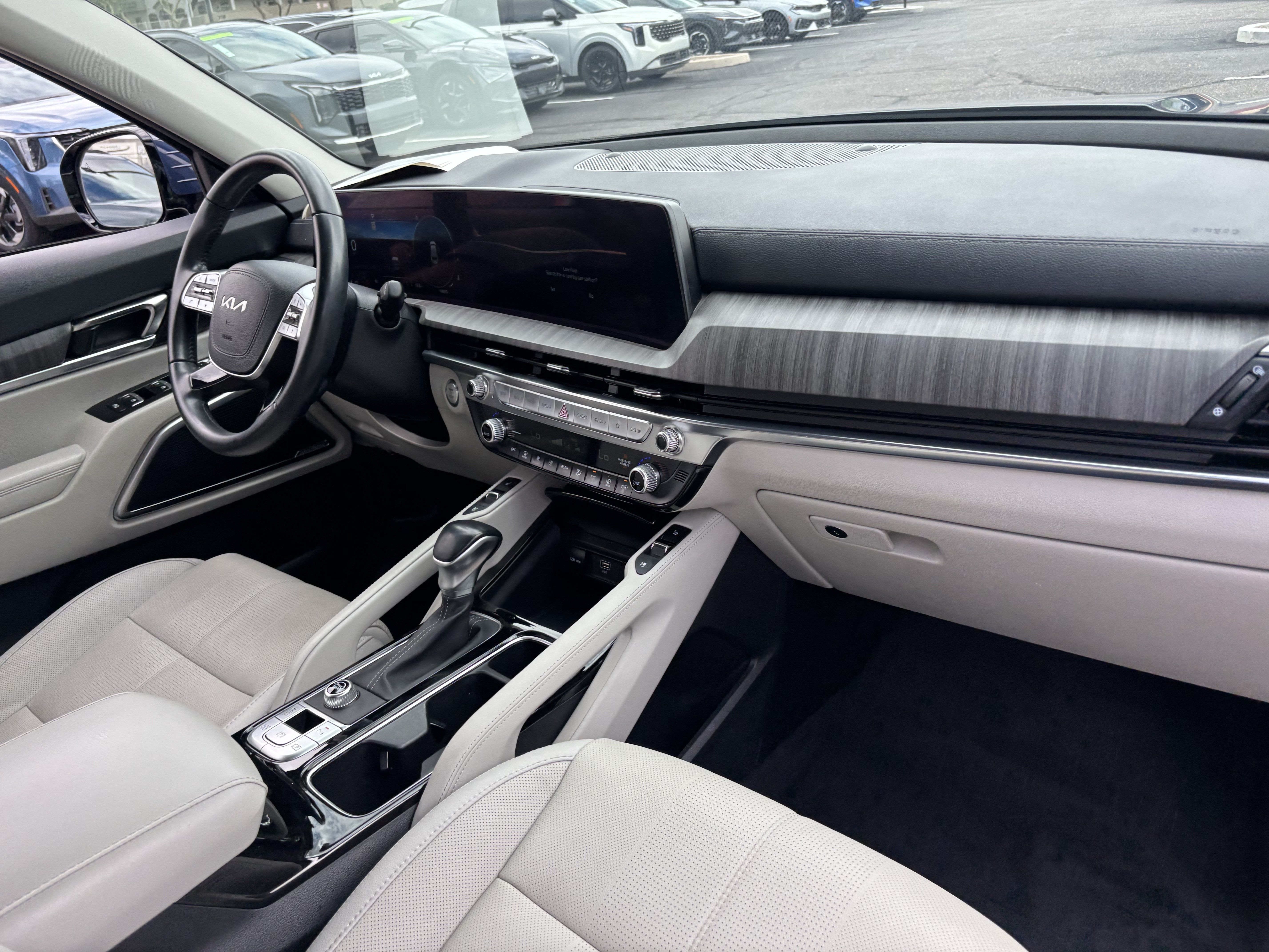 Certified 2024 Kia Telluride SX w/ Towing Package FWD image 10