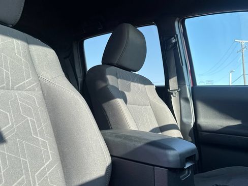 Used 2017 Toyota Tacoma TRD Off-Road w/ Tow Package (A/T) AWD/4WD image 27