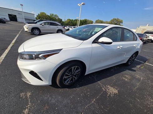 Used 2024 Kia Forte LXS w/ LXS Technology Package FWD image 4