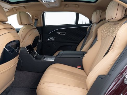 Used 2025 Bentley Flying Spur Plug-In Hybrid image 24