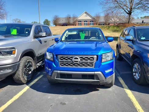 Used 2024 Nissan Frontier SV w/ SV Convenience Package image 3