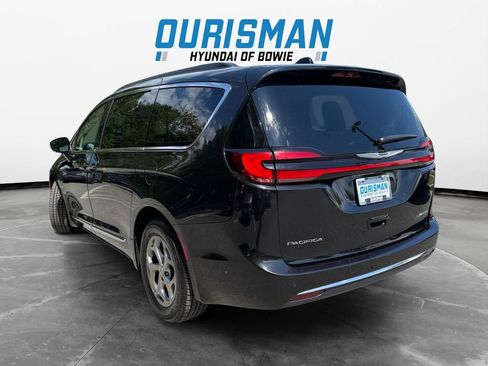 Used 2023 Chrysler Pacifica Limited FWD image 4