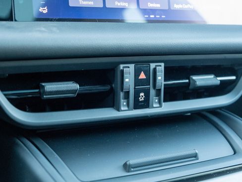 New 2026 Porsche Macan 4 Electric image 20