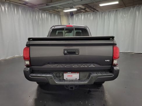 Used 2019 Toyota Tacoma TRD Sport image 7