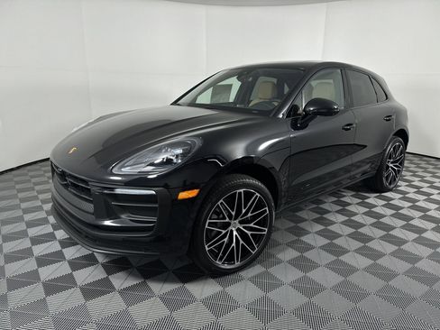 Certified 2025 Porsche Macan image 1