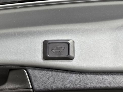 Used 2021 Toyota RAV4 XLE Premium image 29