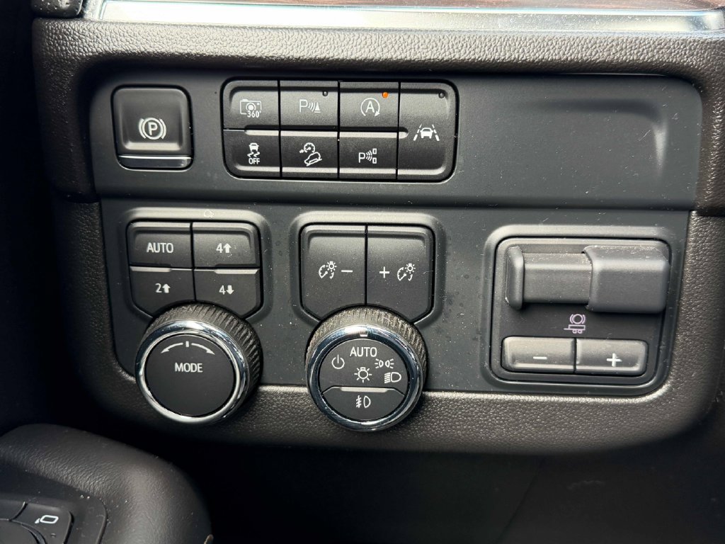 Used 2025 Chevrolet Tahoe Premier AWD/4WD image 39