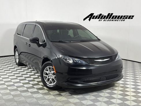 Used 2023 Chrysler Voyager LX FWD image 1